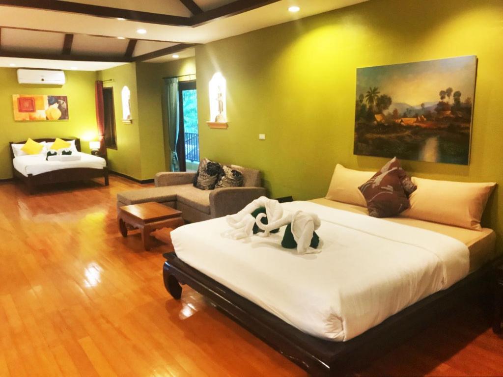 Villa Chaya Khao Lak Exteriör bild