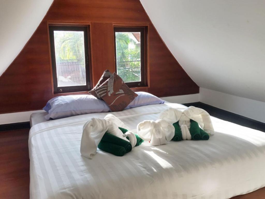 Villa Chaya Khao Lak Exteriör bild