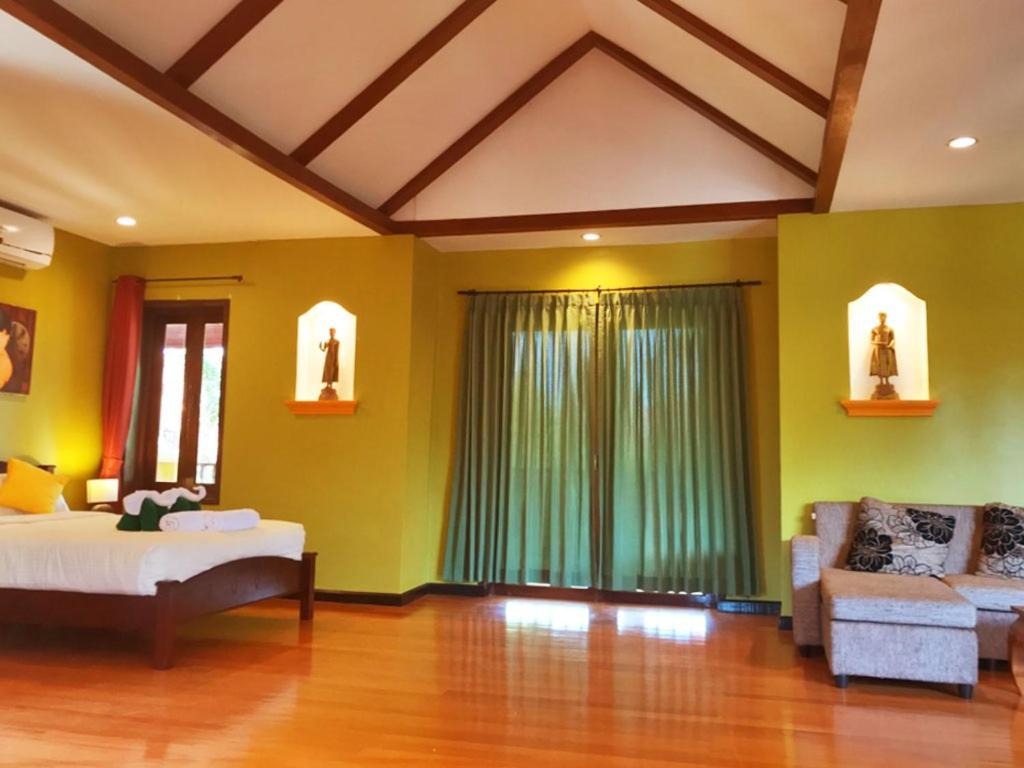 Villa Chaya Khao Lak Exteriör bild