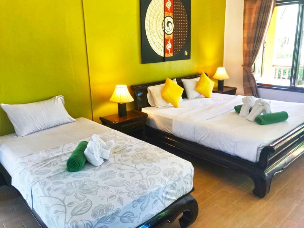 Villa Chaya Khao Lak Exteriör bild