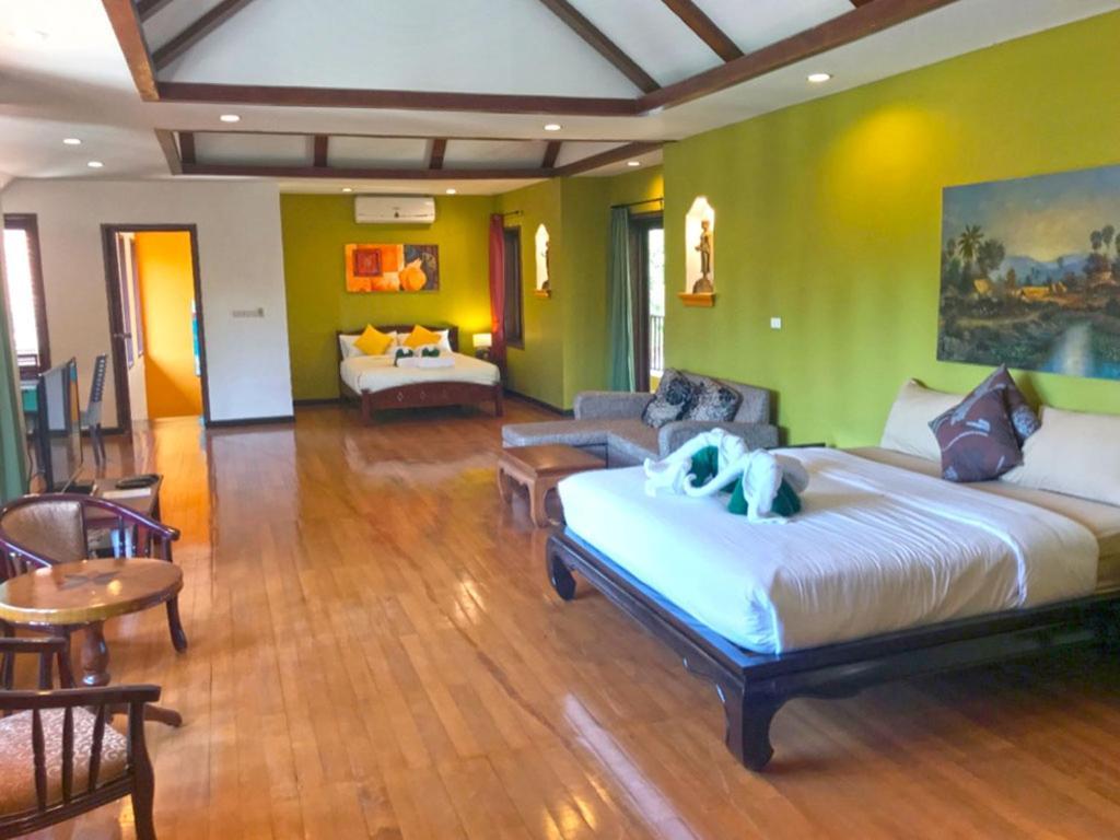 Villa Chaya Khao Lak Exteriör bild