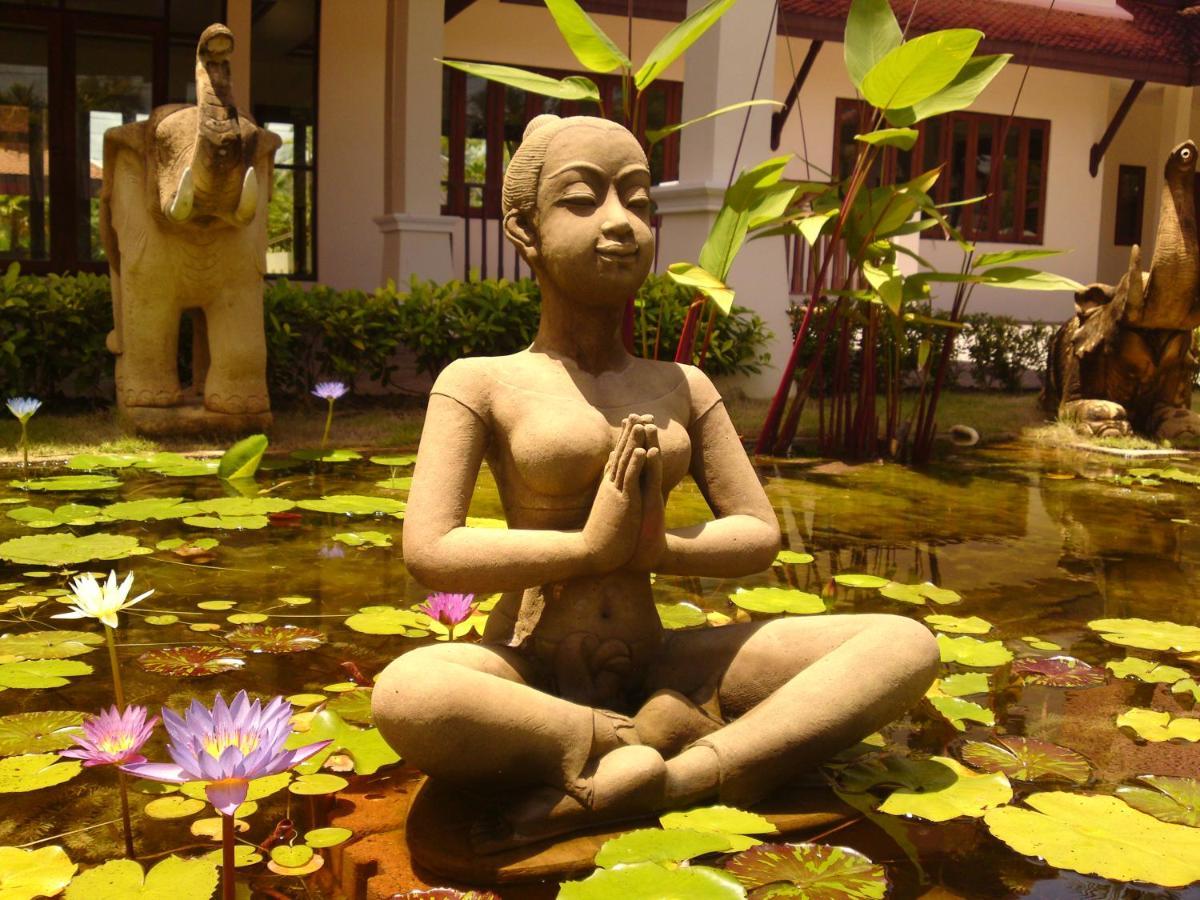 Villa Chaya Khao Lak Exteriör bild