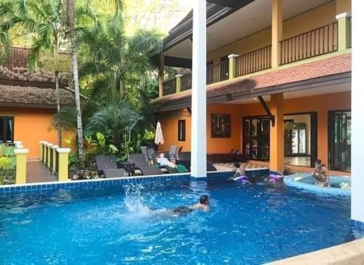 Villa Chaya Khao Lak Exteriör bild