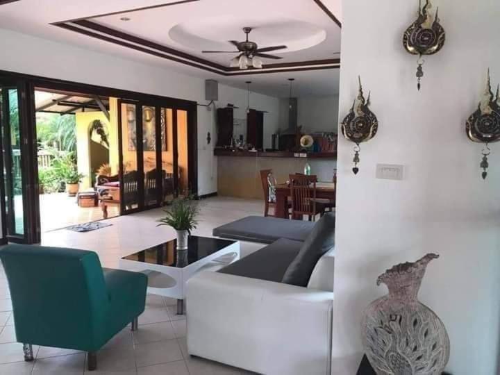 Villa Chaya Khao Lak Exteriör bild