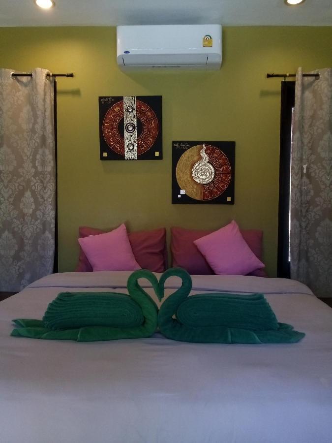 Villa Chaya Khao Lak Exteriör bild