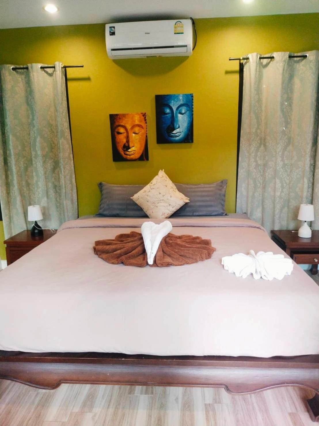Villa Chaya Khao Lak Exteriör bild