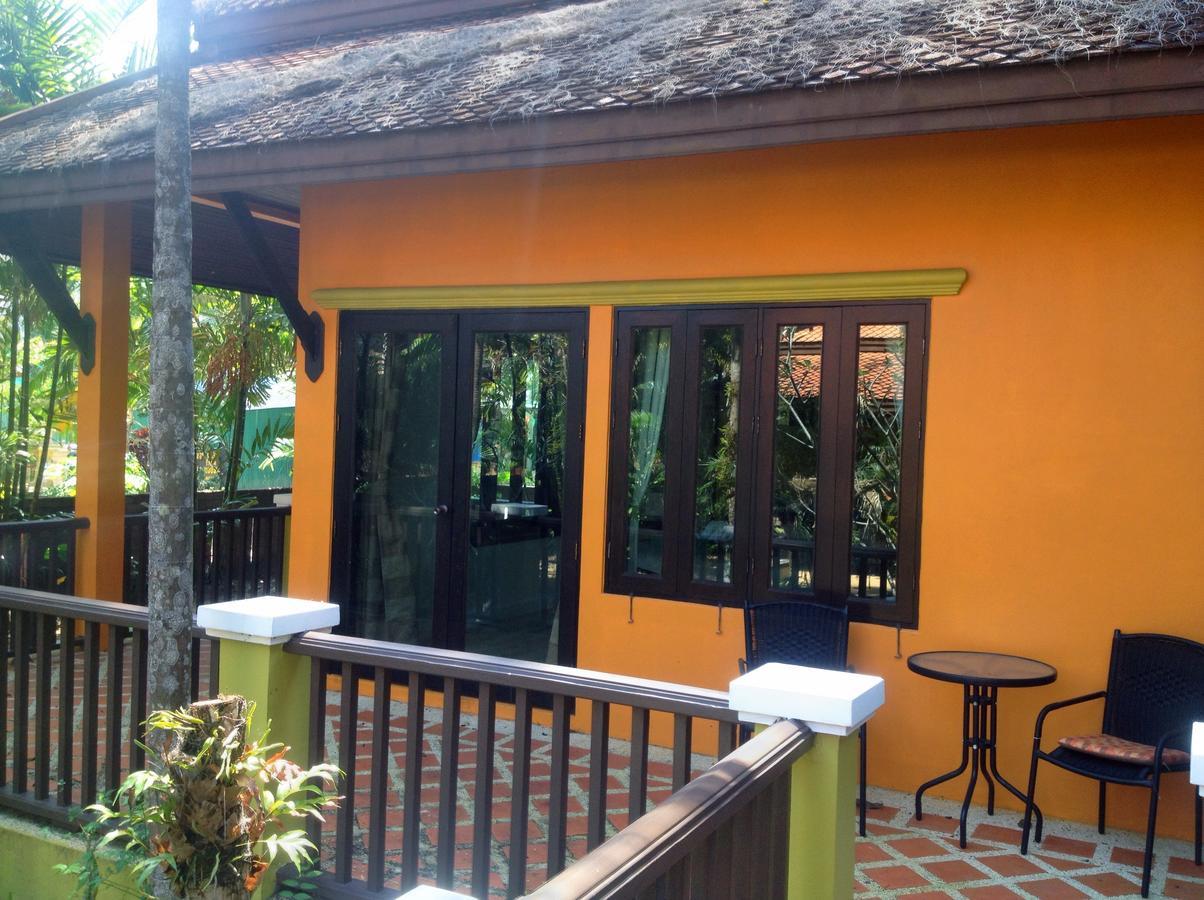 Villa Chaya Khao Lak Exteriör bild
