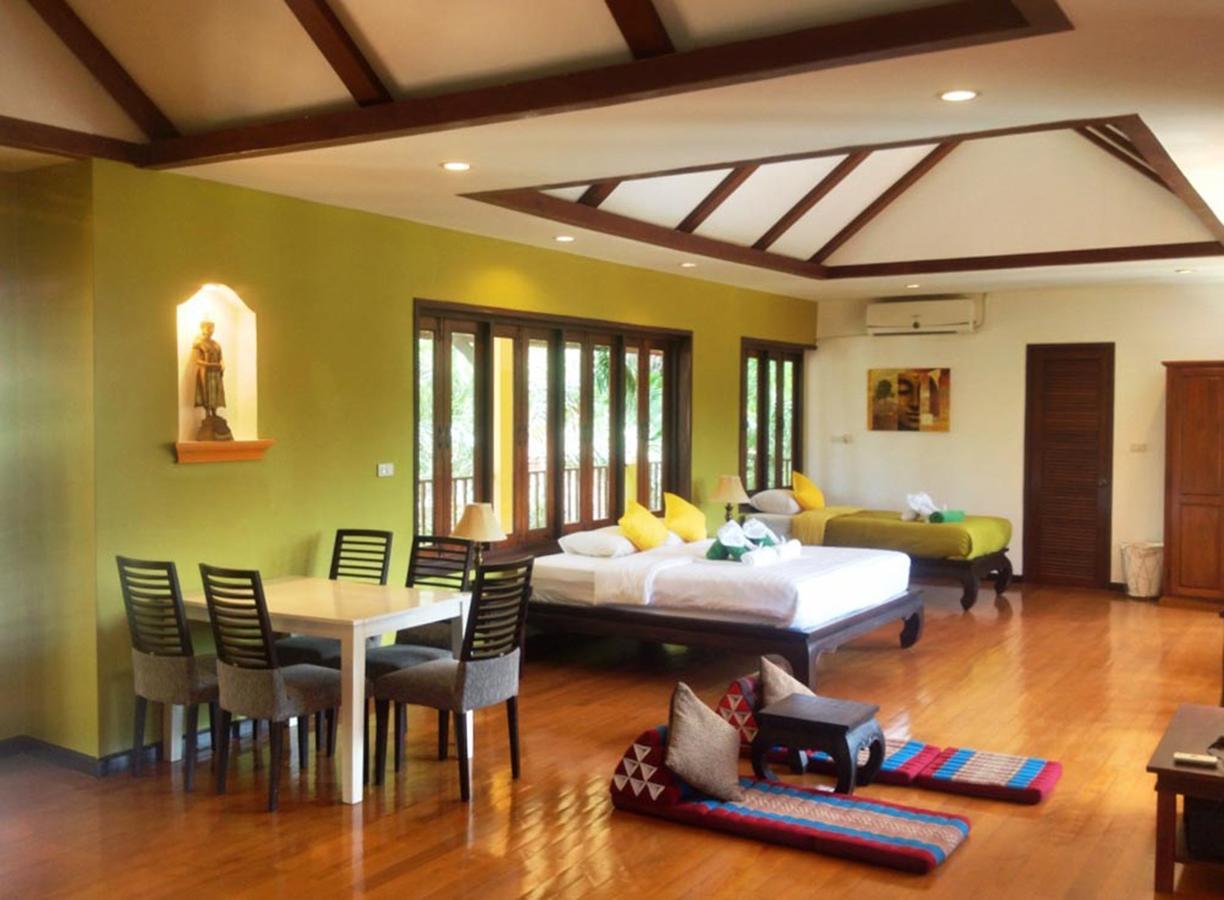 Villa Chaya Khao Lak Exteriör bild